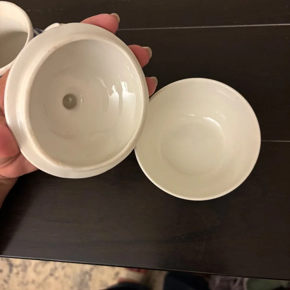 Churchill England | Blue Willow | Creamer & Lidded Sugar Bowl Set | small flaw